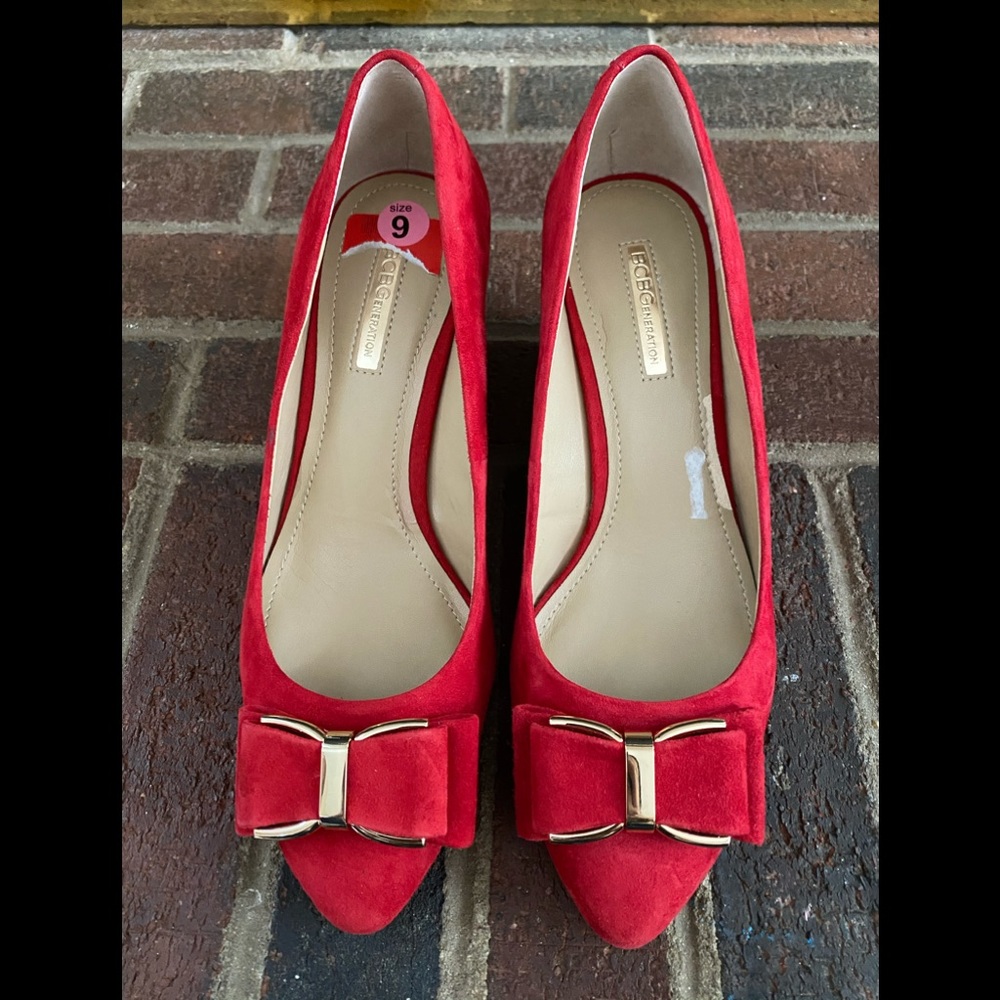 BCBGeneration Red Suede Bow Wedge pump sz 9
